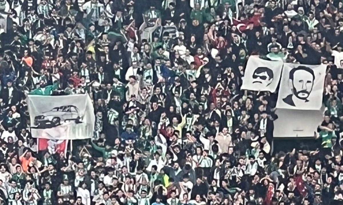 otele hava fişek, sahaya kurusıkı mermisi ve bıçak atılıyor. tribünde şiddet ve cinayet sembolü pankartlar açılıyor. "hükümet istifa" tezahüratı suç sayılıyor ama bütün bunlara izin veriliyor. daha da kötüsü teşvik ediliyor. federasyon ve yetkililer korkunç bir suça ortak oluyor.