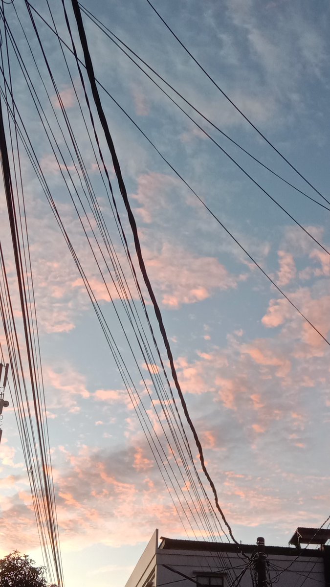 srceniic's tweet image. kabel merusak pemandangan