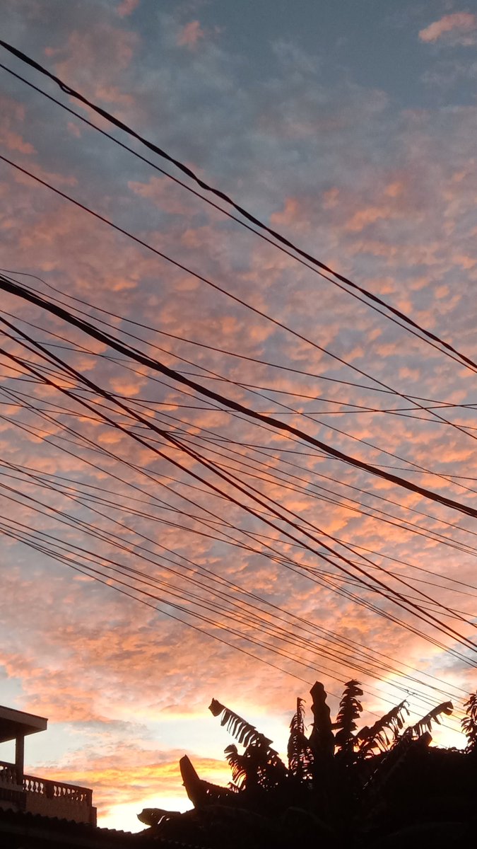 srceniic's tweet image. kabel merusak pemandangan