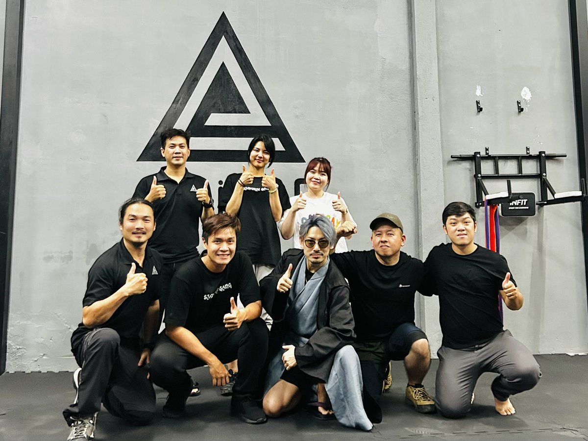 yuri___japan's tweet photo. ベトナムで最大手のアクションチーム"ActionC"の皆さんと🇻🇳🥊
内心テンション上がりまくっ��おりました❗️
#actionteam #vietnam #actionc https://t.co/m64h638vkP