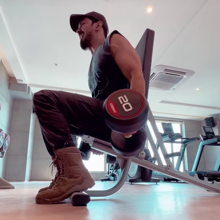 twiternooob's tweet photo. #AbhinavShukla 's msg to all the dumbos on this app! 
Utha lo guys apni giri huyi soch ko ..
#liftITboy
#RubinaDilak #RubiNavForever https://t.co/k2Sr6TQ4a9