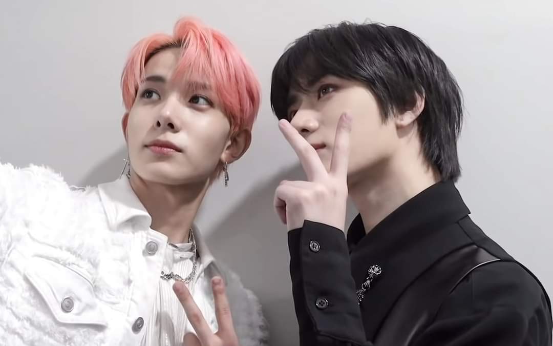 peachyniellie's tweet photo. everyone from eez gc having a selca with each other except JEONGIN AND HEESEUNG https://t.co/5h4ShB3e2T