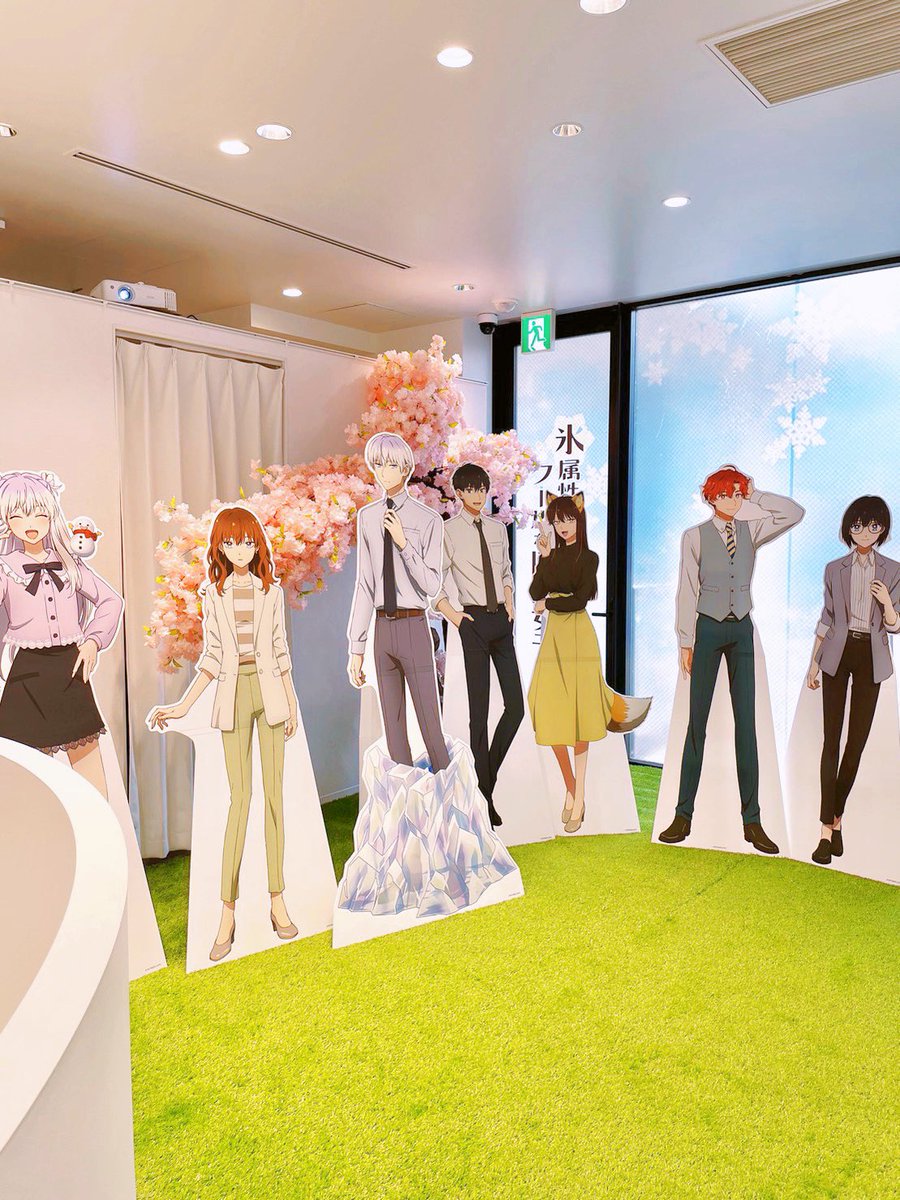 写真okとのことでたくさん撮りました✨展示見てくれてる方がいたり、メッセージコーナーにもたくさん書き込みがあって嬉しかった〜!
私もメッセージコーナーと、あと色紙も描かせていただきました!😊中腰で描いたのでフワフワした絵ですがお許しください…これから行く人よろしくお願いいたします! 