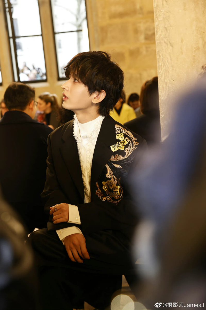 mieiji2's tweet photo. This nose is awesome!The side face is too handsome.
@Lanvin 
CHENGYI FOR LANVIN 
#ChengYixLanvinFW23 https://t.co/TPohi3gA7W