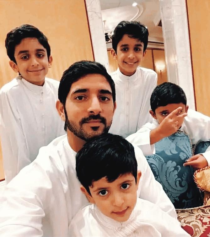 m_s_5_55's tweet photo. مساء الخير
#صور الشيخ حمدان بن محمد بن راشد وأولادة 😍🥰
#زمان_پارک_پہنچو
#محبين_الشيخ_حمدان_بن_محمد_بن_راشد
#البزنس88
#UFC285LiveStream
#ARSBOU
#UFC285
#ستوري
#فزاع
#الإمارات_العربية_المتحدة https://t.co/SUFzsKjxS2