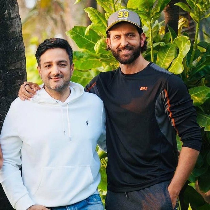 Amid all the excitement, @iHrithik shares a post on his upcoming film #Fighter; calls the process “exhilarating” 

#HrithikRoshan #DeepikaPadukone #AnilKapoor #SiddharthAanand #FighterJet #Bollywood #NewFilms