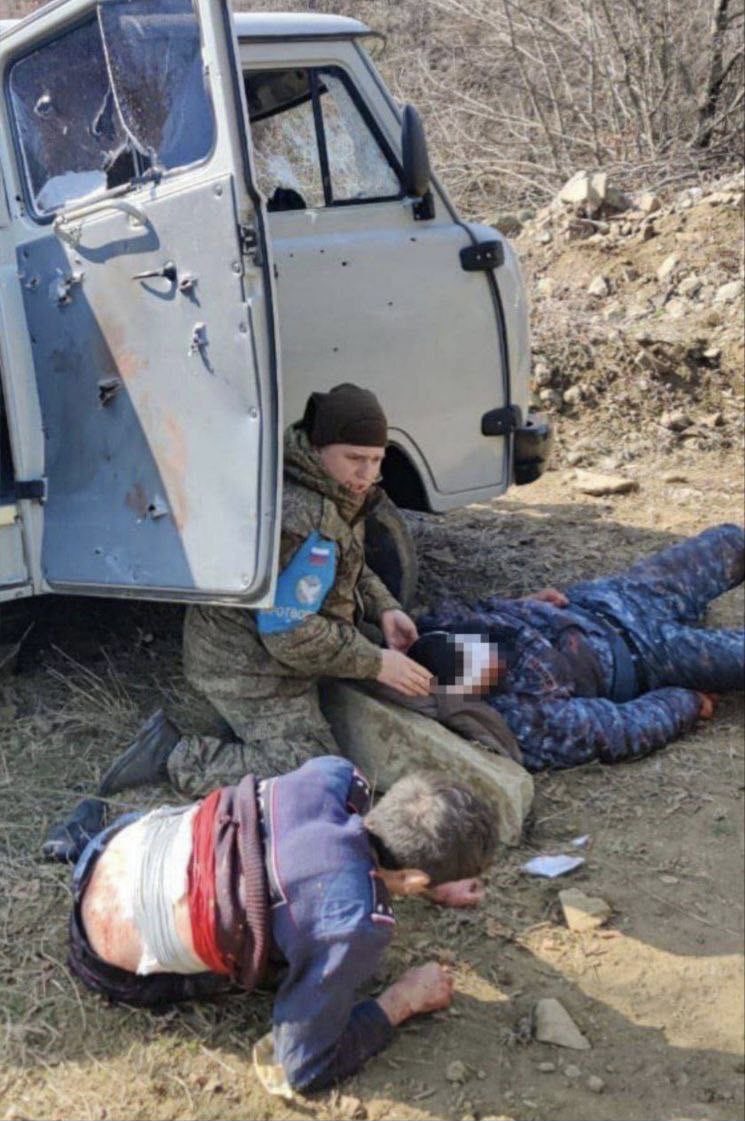 AcknerEzra's tweet photo. As a result of a spec op to stop illegal flow of arms into Karabakh region of #Azerbaijan from 🇦🇲 , Azerbaijani army neutralized 3 Armenian terrorists. Russian “peacemakers” were facilitating transfer of arms, did no act in time which is why it warranted action from 🇦🇿 forces https://t.co/fmnwbBXZEH