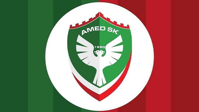 Bursa’da Amedspor’a yapılan ırkçı saldırıları kınıyoruz. 90’ların katilleri, JİTEM artıklarının ruhunun gezdiği atmosfer ne Amedspor’u engelleyebilecek ne de barış umudunu bitirebilecek. Sorumlulardan hukuk önünde hesap sorulmalıdır. Biz faşizme karşı diz çökmeyecek milyonlarız.