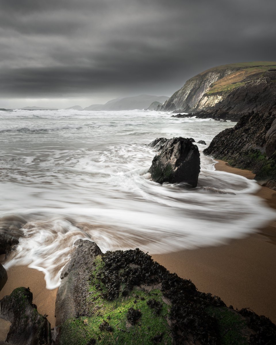 conor_varley's tweet photo. A stormy moody day on Coumeenoole Beach in Dingle. What other way would ya have it 🇮🇪#dingle #kerry #ireland #landscapephotography #seascape https://t.co/VXjuLO6iXs