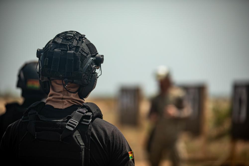 USSOCAF's tweet image. Ghanaian Special Boat Service sailors participate in live fire training with members of the Netherlands #SpecialOperationsForces on Day 1 of #Flintlock23 in Volta, Ghana, March 1, 2023. Flintlock focuses on improving military interoperability of participating militaries @Defensie