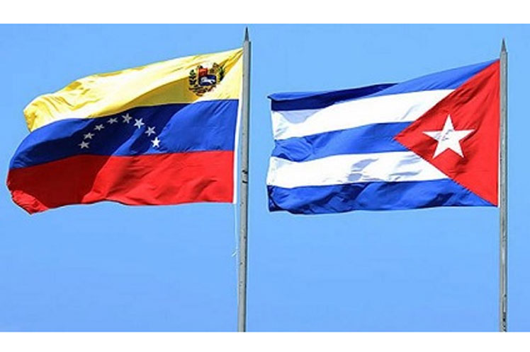 #Venezuela 🇻🇪 y #Cuba 🇨🇺 son naciones hermandadas por la historia. Nos unen los estrechos lazos forjados por #Fidel y #Chávez, quienes de manera extraordinaria, lograron llevar a la práctica el ideario bolivariano y martiano.