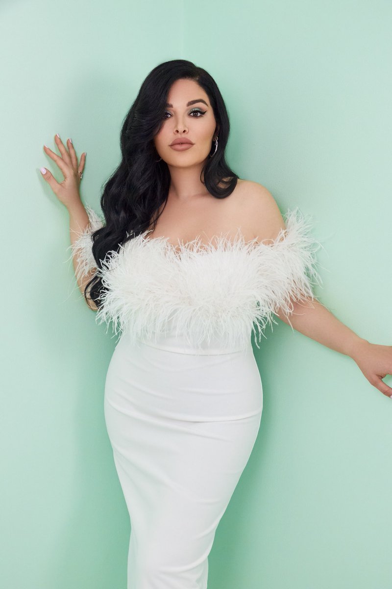 MonaKattan's tweet photo. Shh… 🍨😉 Who is ready to smell delicious?
🤍 March 21, 2023 🤍
#Kayali
@Kayali
#MonaKattan
#SOTD
#Scentgasm
#ServingSoon https://t.co/e8TNcsW1tW