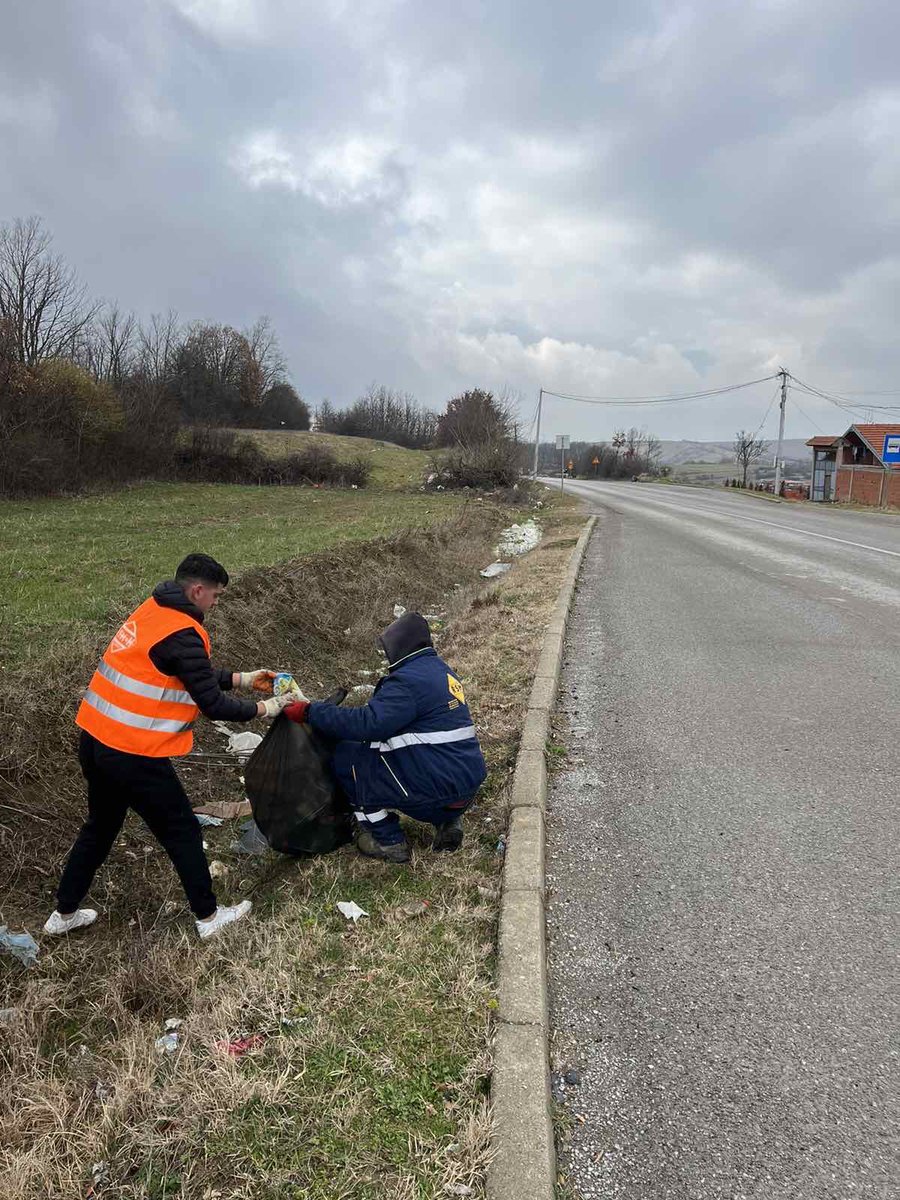 company_rsm's tweet photo. Cleaning the streets, before and after 👷♂️ #rsm #rsmcompany #cleaning #cleaningprocess #photo #photooftheday https://t.co/BZwRwqra37