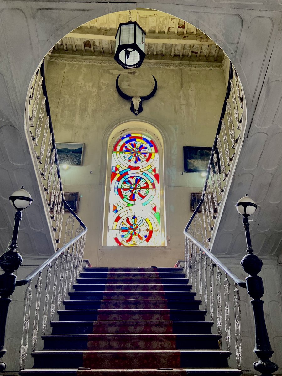 SangeetKothari's tweet photo. Lately my love for #streetphotography has grown from lives & frames on the sidewalks, to built #heritage, their interiors & accents, spaces within & communities around them. Inspired by âlikesâ on last tweet, starting a #photothread on concrete beauties. #Burdawan #Bengal
1/n https://t.co/3fj5WJqSQS