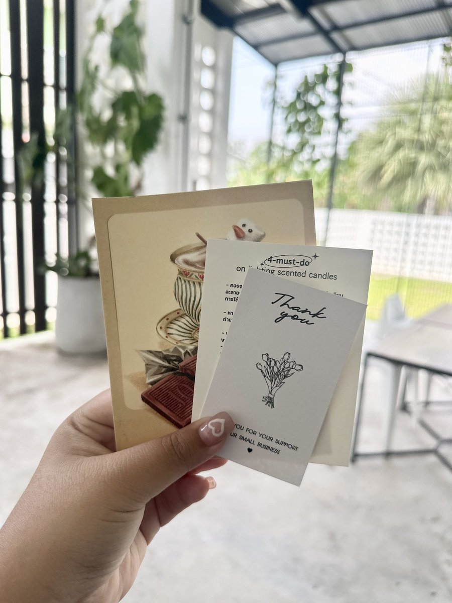 สั่งกลิ่นชาดอกไม้ครั้งแรกก็ประทับใจมากกกก 🦋🫖 กลิ่นไม่แรง หอมหวาน ๆ กำลังดี ได้กลิ่นตั้งแต่เปิดฝาเทียนเลยคับ ! ให้ความรู้สึกโล่ง ๆ เบาๆ เหมือนเดินจิบชาอยู่ในวังยามบ่าย ฟีลลูกคุณ ฟีลเจ้าหญิง ฟีลเลดี้แห่งลอนดอน 🧺💐

#joliepoetry