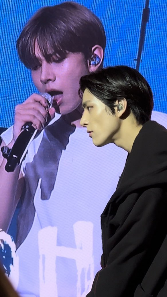 DEARJAEYUN_'s tweet image. jake's face is so well sculpture with the defined features, I like how sharp is his jawline and also his pointed nose, he's so beautiful and definitely more beautiful irl!