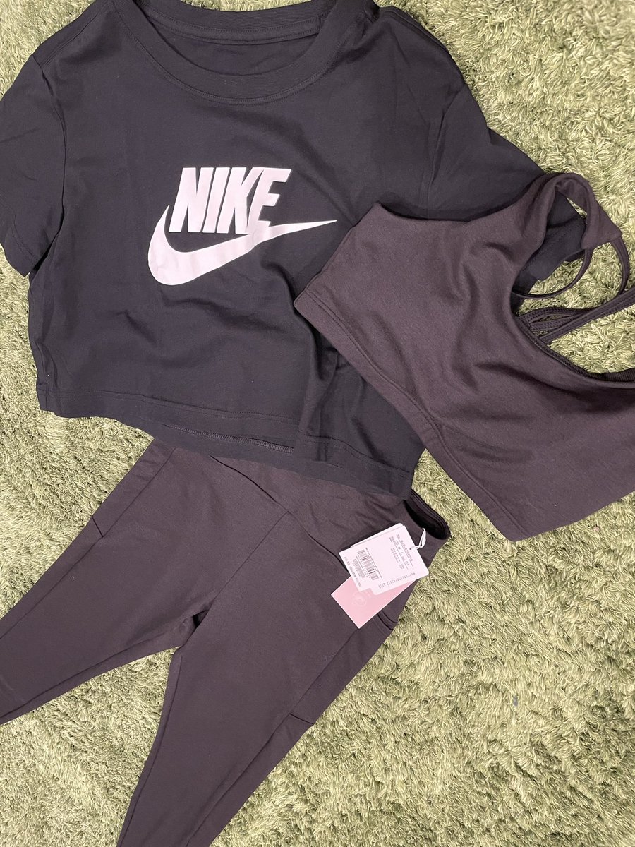 karen_ohana3333's tweet photo. #NERGY
 #ピラティスウェア

2つセットで買った︎☺︎✌︎
NIKEのTシャツショート丈でかわいい💓スポブラの上に着るയꕤ

下にチュールスカートとか履いて普段着で使ってもよさげ🫧🐣🧸⭐️ https://t.co/73dHffKqTM
