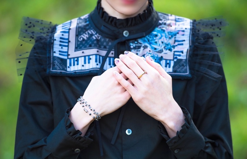 misshukuleo's tweet photo. 2022AW collection
Ring GL

緩やかに波うつデザインは指先が綺麗に映るように思います。DIRTのゴールドの指輪が欲しかったので嬉しくて、お出かけのときはいつもお守りのように身につけています。

#DIRT2022AW https://t.co/uDP81klJUe