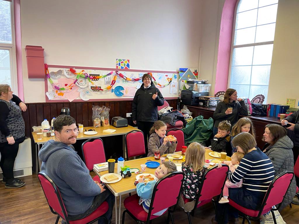 EglwysiLlanRhos's tweet photo. Bore llawn bwrlwm yn yr Ysgol Sul heddiw! Brecwast i bawb i gychwyn, ac yna’r Oedolion yn trafod rhai agweddau o fywyd a dysgeithiaeth Dewi Sant, a’r plant yn cael hanes a chrefft yn seiliedig ar y Swper Olaf! Diolch bawb! #YsgolSul #Mwynhau #Bendith https://t.co/QZXOvqTEd9