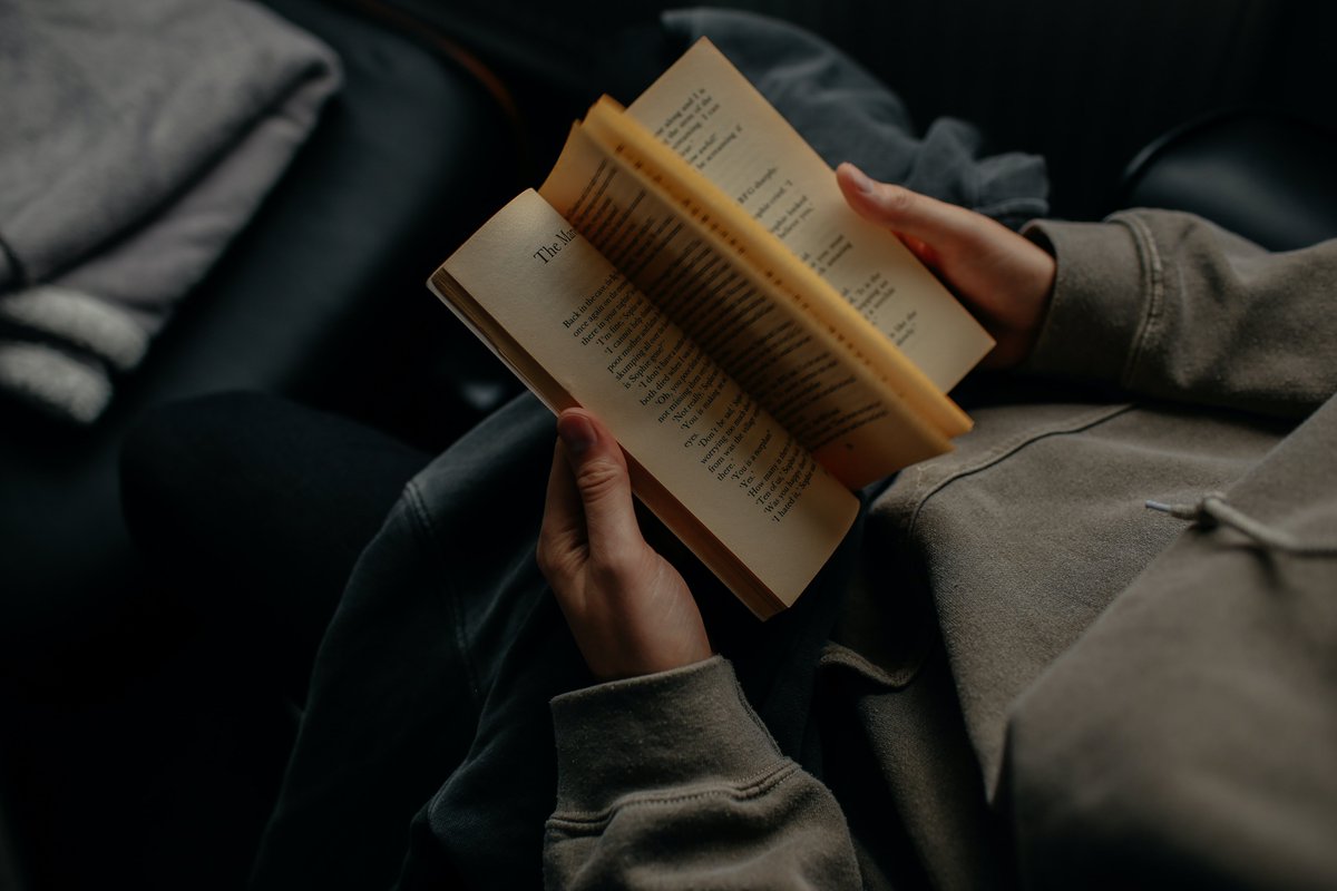 BookSpotlight's tweet photo. post your book links, freebies, blog posts, book reviews you've recently posted, website links, arrow charts and/or other art for a boost ↓

absolutely no a-aye or en-ef-tees 🚫

◇ sfw art/covers pls ◇

make sure you ♡/↻ the ones you like! https://t.co/XCEuBh93EE