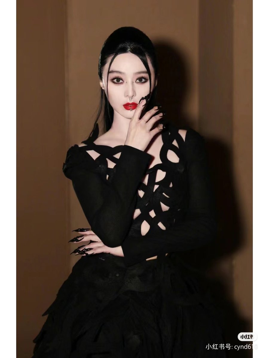 SnowrWiir's tweet photo. Beauty comes
#FANBInvicta
#Fanbingbing
#范冰冰 https://t.co/rJGkeou5Xz