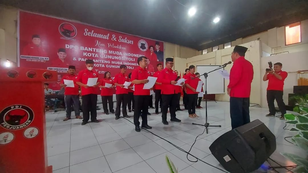 DPPBMI's tweet photo. Ketua DPD BMI Sumut memberikan motivasi terhadap pengurus DPC BMI yang baru dilantik. Dalam pidatonya yang berapi-api ia mengajak seluruh pengurus BMI agar memberikan manfaat nyata pada masyarakat Kota Gunungsitoli.

“Pemuda harus menggelorakan semangat juang https://t.co/LX3K05ugsn