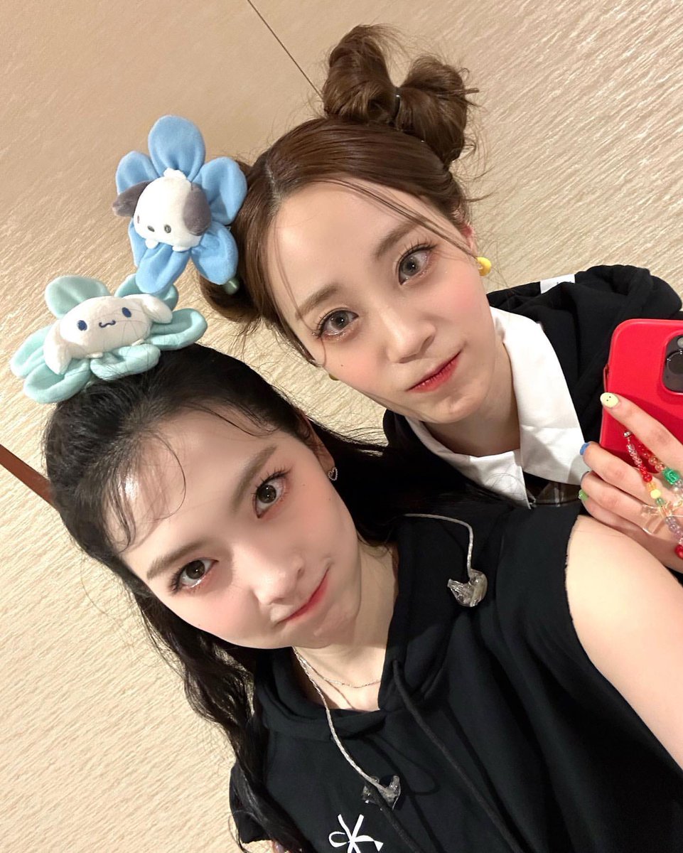 kara_4571's tweet photo. ファンミ笑って泣いて本当に幸せな時間だった😭
みんなキラキラ輝いてたし、なによりメンバーみんな仲良く楽しそうにしていたのがすごく嬉しかった☺️
ヨンジが可愛すぎてジヨンジ推しになりかけてる…🥰
またイベントありますように！！
また会えますように！！ https://t.co/2lFcGArfM6