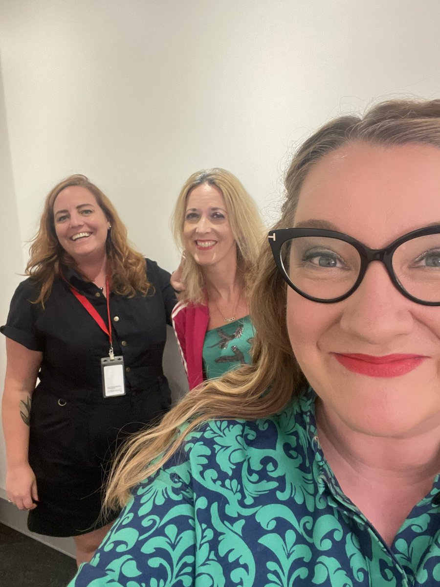 SarahMillican75's tweet photo. Brilliant crowd in Brisbane tonight. Thanks for coming if you did. My ace support was @SallyAnneComedy (podcast @louandsally). My podcast is @StandardIssueUK. Mugs (available soon): @livespiffy 
Well Done Flowers: @iamacrylic https://t.co/Tk044fmqC3