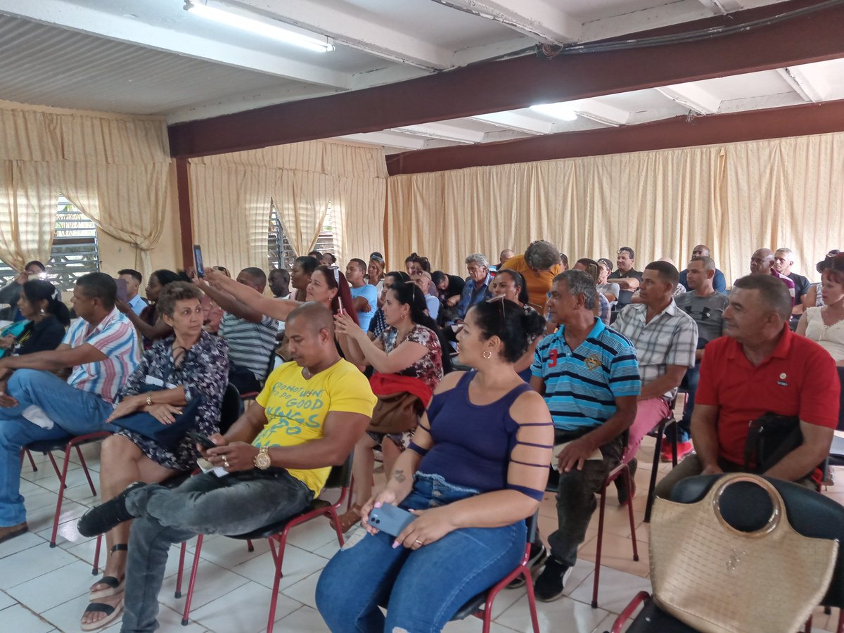 OcaYelina's tweet photo. Se realiza  la Asamblea Municipal del Poder Popular donde rindió cuentas de su gestión el CAM, se analizó la liquidación del Presupuesto del año 2022 los servicios de Acueducto y Alcantarillado. #MejorEsPosible #LatirAvileño #1roDeEneroDeVictorias https://t.co/jiDkKHPGmm