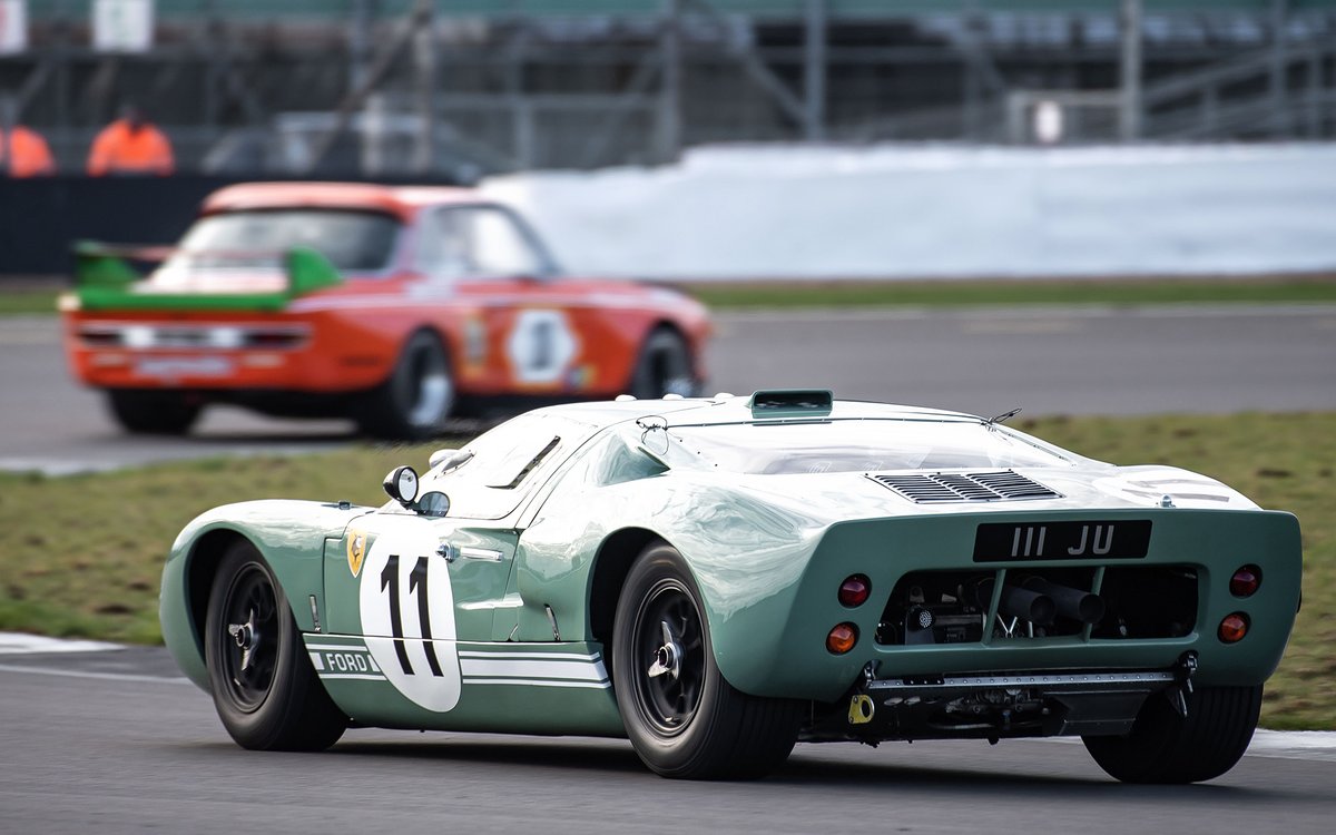 Transmission001's tweet image. From a 1913 Vauxhall Viper to a lumbering Zafira; and from the beautiful #GT40 recreation to BMW&apos;s beast of the &apos;Batmobile&apos;: There was something for everyone at Silverstone for the #VSCC&apos;s #PomeroyTrophy: Here&apos;s a link to our report

transmission-one.com/motorsport/his…

Images: @SteveHindle