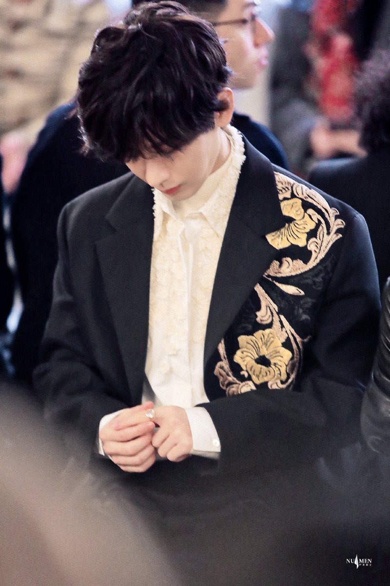 fukeaiguo's tweet photo. love u qiqi 🥝
paris fashion week @Lanvin
CHENGYI FOR LANVIN
#ChengYixLanvinFW https://t.co/D8aPFFdmuD