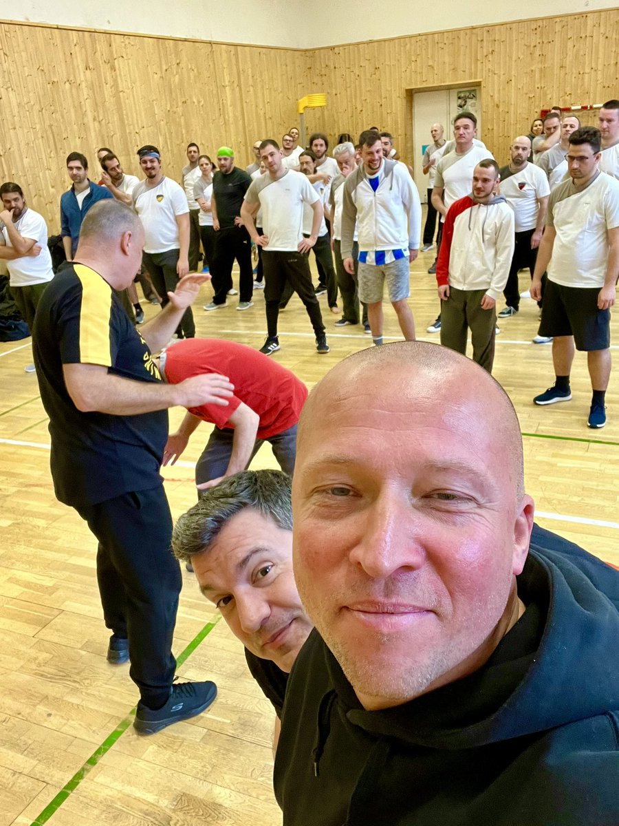 DaiSifuGold's tweet photo. Hello Prague! With @GM_Koenig #ewto #wingtsun #etplus #professional #ontour #selbstverteidigung 👊⛩️🙏 https://t.co/HfvdssSYR7