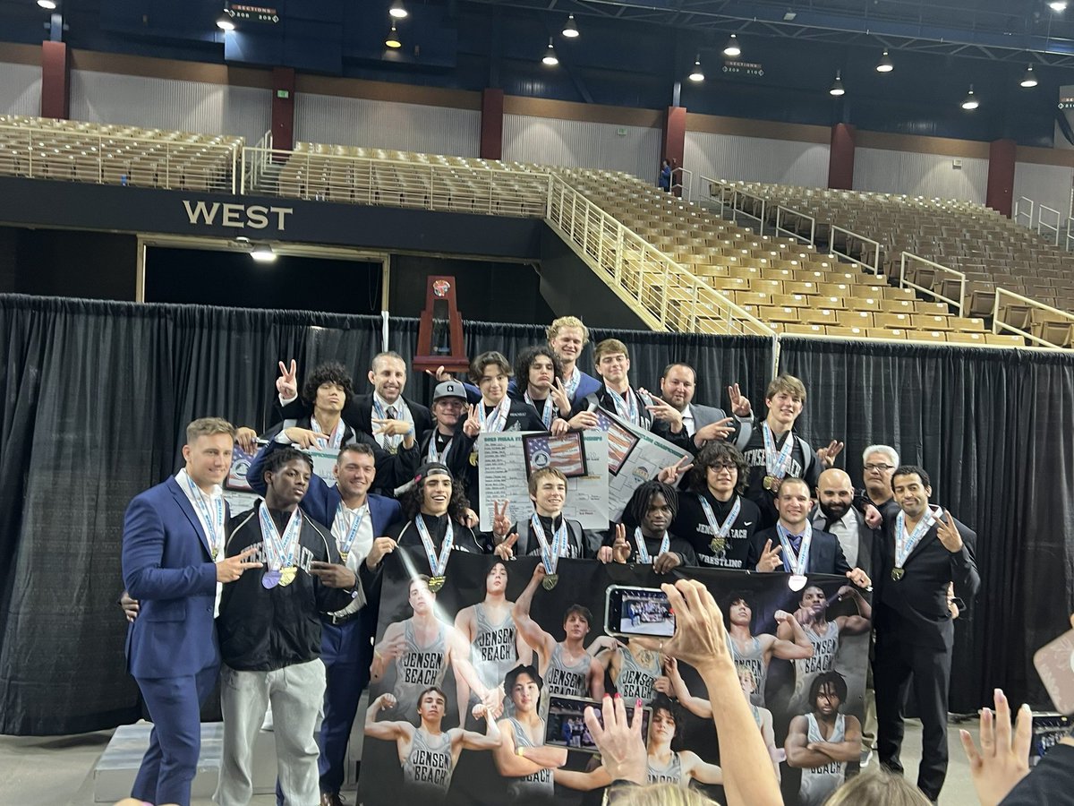 Congratulations to our @JBeachAthletics Boys Wresting team! Four individual state titles and beating Somerset Academy for the 1A state crown! #MCSDPotential 
#ALLINMartin👊🏻@MCSDFlorida