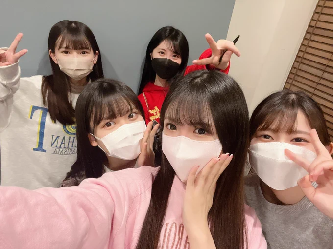 赤い服の美女、なんの違和感も無く混じってるけど一番年上で一番先輩なのである……………… 