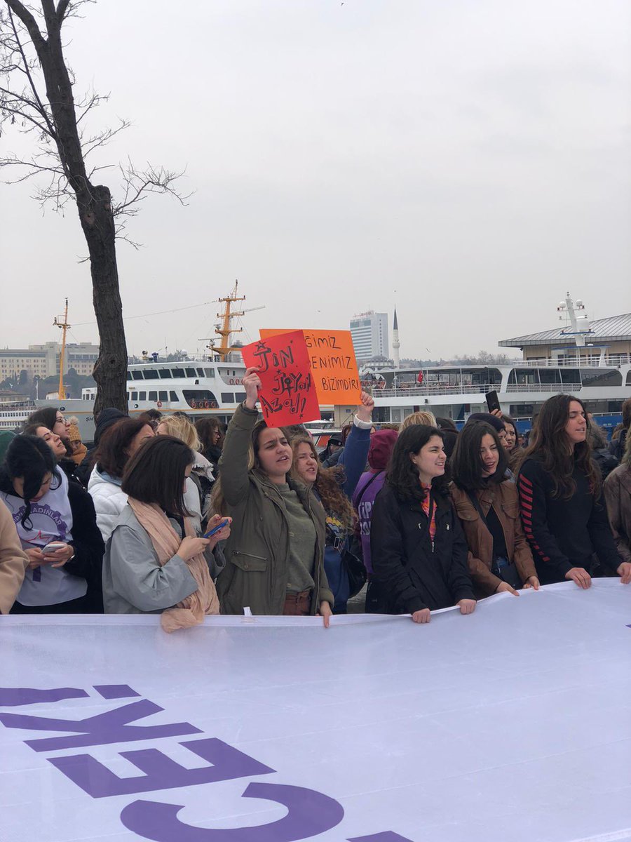 Tipli_Kadinlar's tweet photo. Jin Jiyan Azadi ! 
Kadın , Yaşam, Özgürlük ! 

Saray rejimine karşı kız kardeşlik kazanacak ! Bu karanlıktan birlikte çıkacağız ! 

Yaşasın 8 Mart! Yaşasın Kadın Dayanışması! #ElimElinde https://t.co/LijEZxCYiu