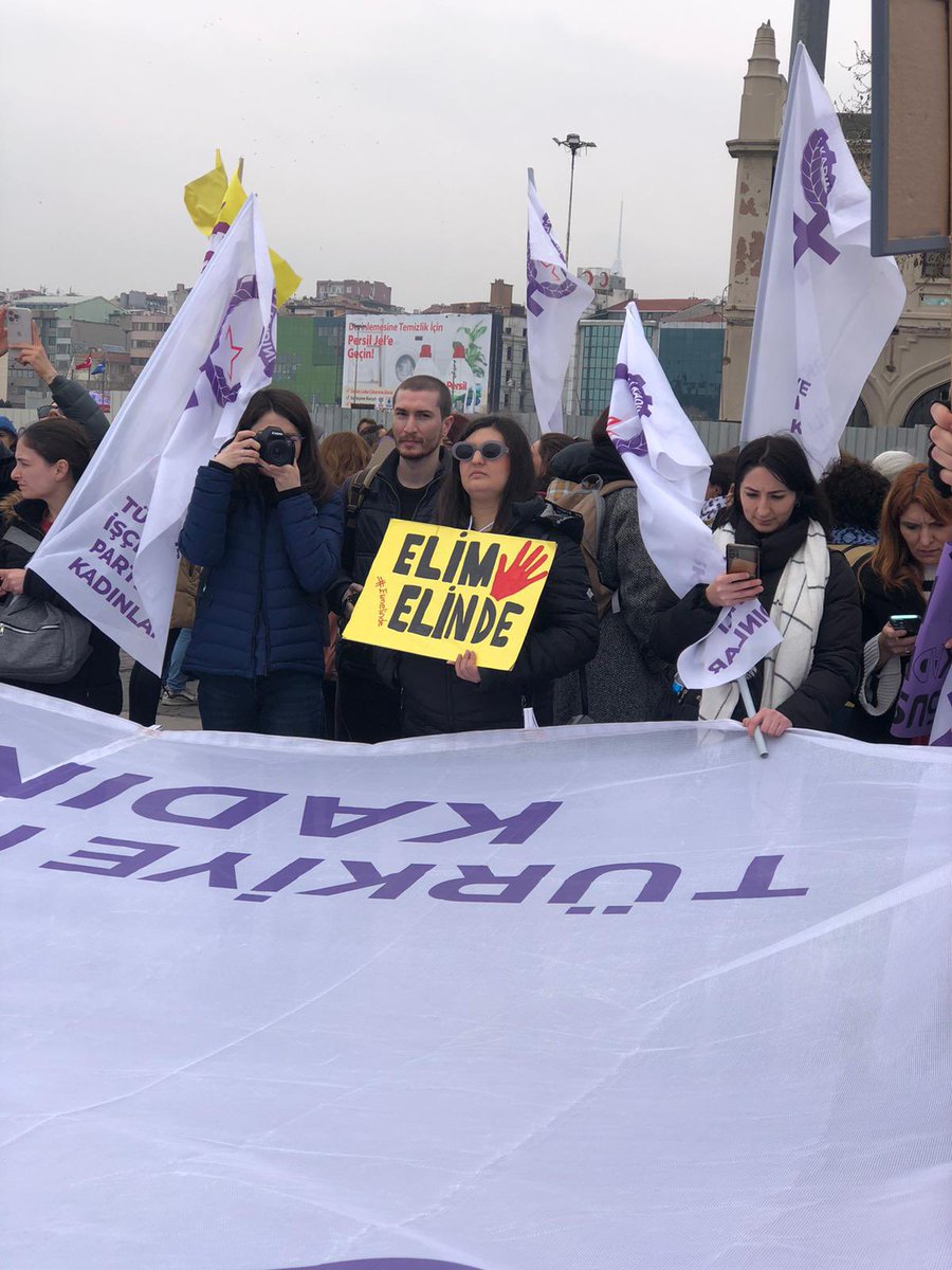 Tipli_Kadinlar's tweet photo. Jin Jiyan Azadi ! 
Kadın , Yaşam, Özgürlük ! 

Saray rejimine karşı kız kardeşlik kazanacak ! Bu karanlıktan birlikte çıkacağız ! 

Yaşasın 8 Mart! Yaşasın Kadın Dayanışması! #ElimElinde https://t.co/LijEZxCYiu
