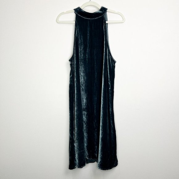 AnnAbrams5's tweet photo. So good I had to share! Check out all the items I'm loving on @Poshmarkapp #poshmark #fashion #style #shopmycloset #lularoe #belladahl: https://t.co/PxC7vwD9ir https://t.co/HmnW9U0PQ3