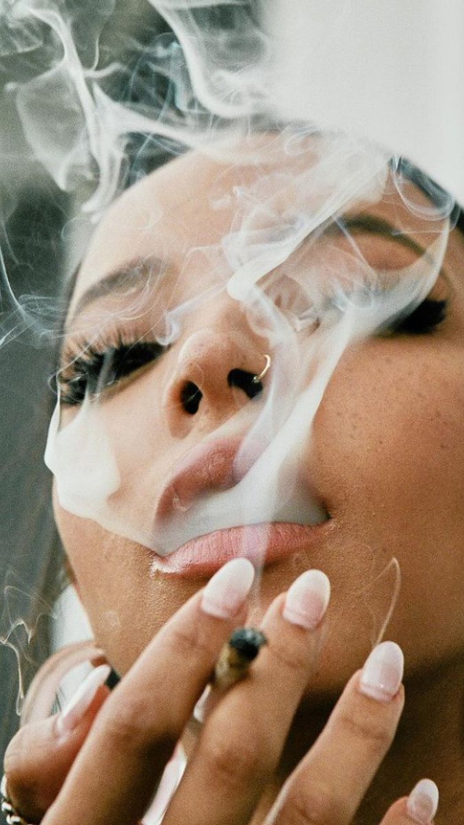 alissoncn's tweet photo. É hoje que eu vejo essa lenda ao vivo @Tinashe capricha 🖤 https://t.co/qPtN1cGVqo