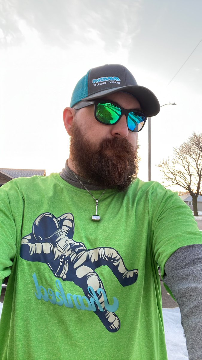 Elbows_12's tweet photo. Todays ensemble to start my PDGA number’s career, 243646. 29 heat cranking degrees with some slight wind. Let’s do this thing! 

cc: @ShankedDG #shankedarmy #pdga https://t.co/J0lZxmZbzT