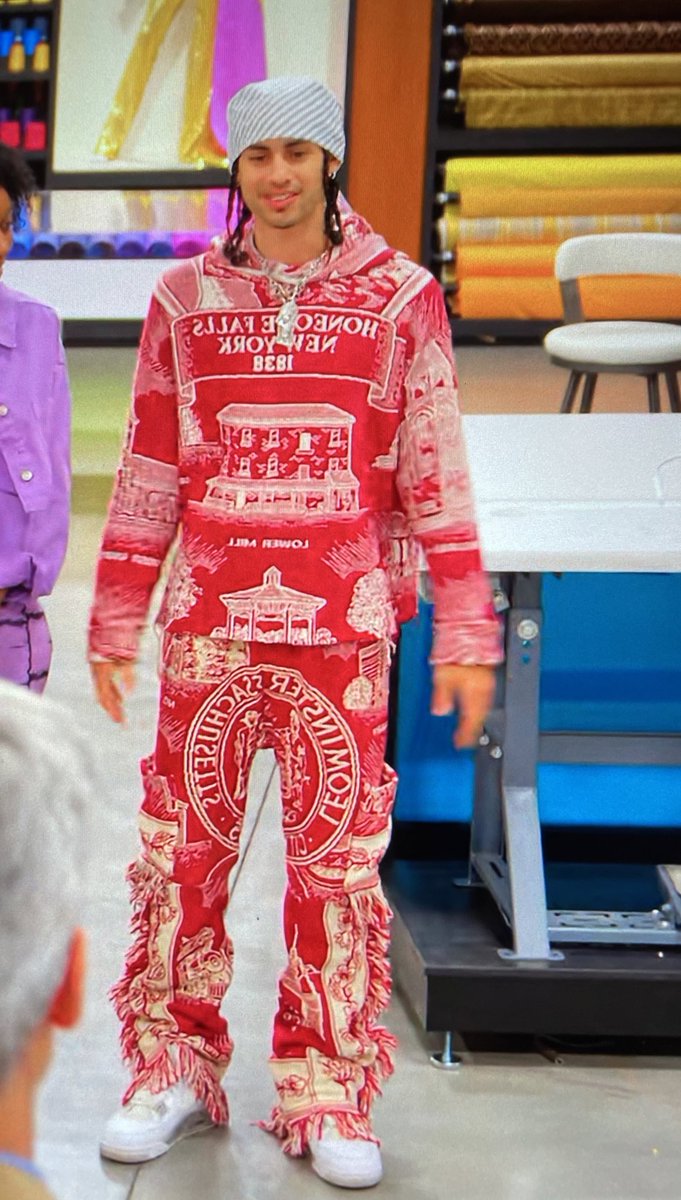 JunnieJK_'s tweet photo. seeing nigel’s workroom looks on next in fashion was the thing i was looking forward to the most every episode! like i NEED all of these so badly! https://t.co/NK31NDKTxT