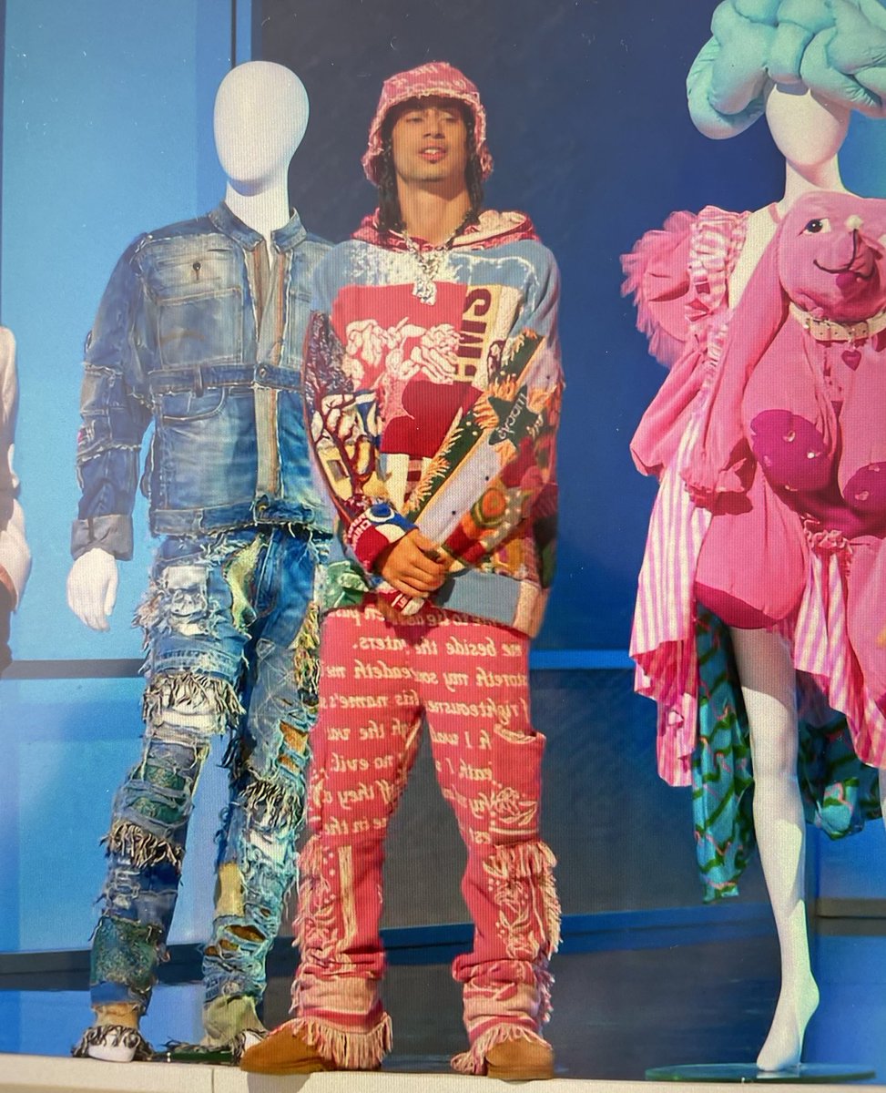 JunnieJK_'s tweet photo. seeing nigel’s workroom looks on next in fashion was the thing i was looking forward to the most every episode! like i NEED all of these so badly! https://t.co/NK31NDKTxT