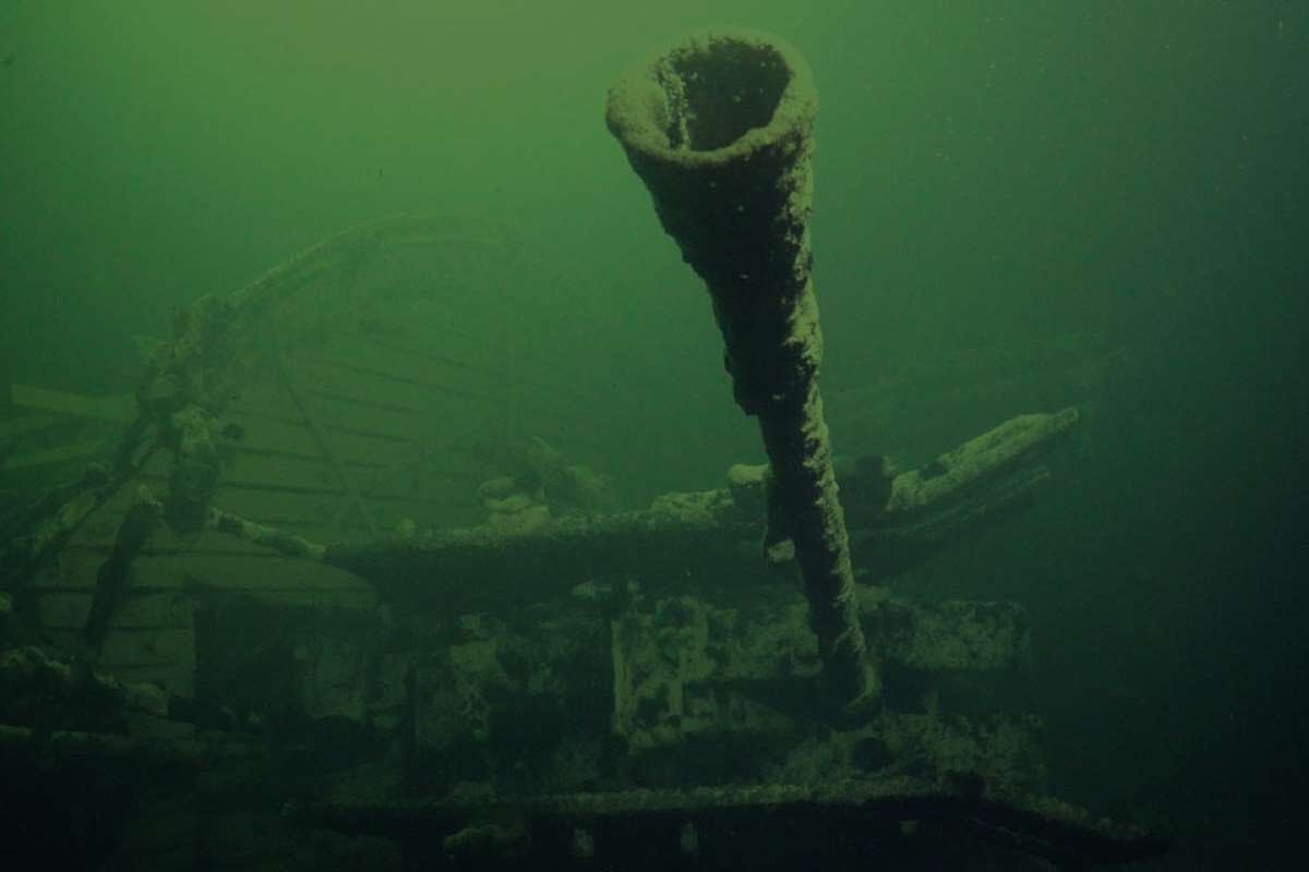 MatsDjurberg's tweet photo. Den tyska ubåten U-479

Smällen var otroligt kraftig och skakade hela skrovet. Sekunder senare sprutade vattnet in och fyllde snabbt ubåtens inre. Chocken av smällen och den efterföljande tryckvågen gjorde att besättningen reagerade sent.

Tråd ⬇️ https://t.co/HobxfVVPUK