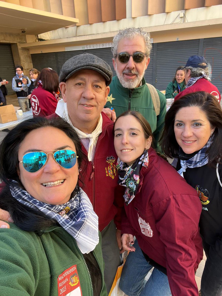 sevilladenia's tweet photo. Este matí els nostres fallers/es despertant Russafa amb la Despertà #falles #fallas #fallasevilladenia #falles2023 #fallas2023 #Russafa #València #trodebac #pirotecnia https://t.co/HDLNgVHegb