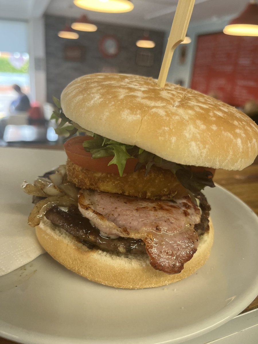 cherriescafe18's tweet photo. AFCB Burger 🍒 @cherriescafe18 https://t.co/I802duCqFH