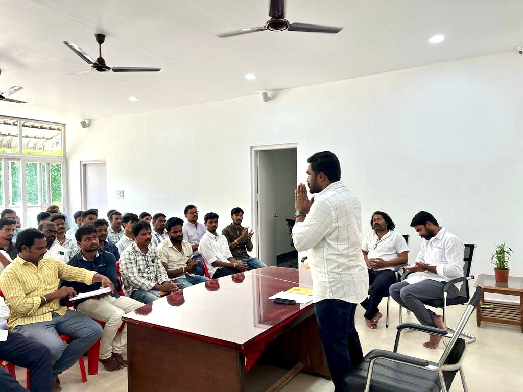 UttarAndhraJSP's tweet image. భీమిలి నియోజకవర్గం లో  మూడో విడత క్రియాశీల సభ్యత్వం నమోదు వాలంటీర్స్ తో నేడు భీమిలి కార్యాలయంలో అభినందన సభ నిర్వహించిన భీమిలి నియోజకవర్గ ఇంచార్జి @DrSandeepJSP గారు. అనంతరం కష్టపడిన వాలంటీర్స్ తో కలసి భీమిలి @JanaSenaParty కార్యాలయం నందు చేయడం జరిగింది.
#JSPMembershipPhase3