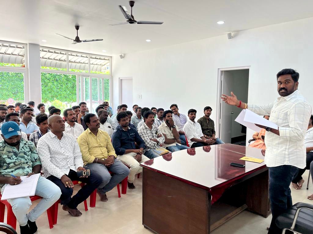 UttarAndhraJSP's tweet image. భీమిలి నియోజకవర్గం లో  మూడో విడత క్రియాశీల సభ్యత్వం నమోదు వాలంటీర్స్ తో నేడు భీమిలి కార్యాలయంలో అభినందన సభ నిర్వహించిన భీమిలి నియోజకవర్గ ఇంచార్జి @DrSandeepJSP గారు. అనంతరం కష్టపడిన వాలంటీర్స్ తో కలసి భీమిలి @JanaSenaParty కార్యాలయం నందు చేయడం జరిగింది.
#JSPMembershipPhase3