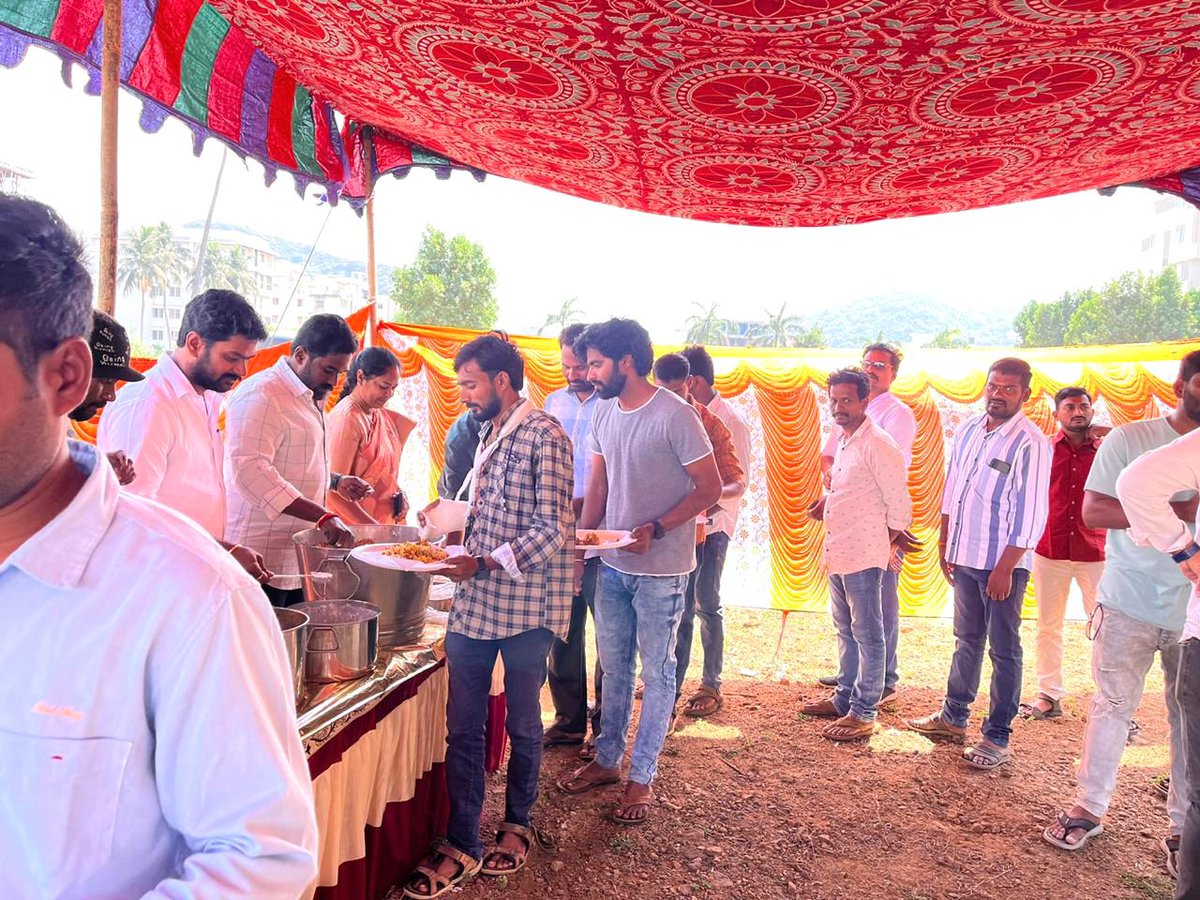 UttarAndhraJSP's tweet image. భీమిలి నియోజకవర్గం లో  మూడో విడత క్రియాశీల సభ్యత్వం నమోదు వాలంటీర్స్ తో నేడు భీమిలి కార్యాలయంలో అభినందన సభ నిర్వహించిన భీమిలి నియోజకవర్గ ఇంచార్జి @DrSandeepJSP గారు. అనంతరం కష్టపడిన వాలంటీర్స్ తో కలసి భీమిలి @JanaSenaParty కార్యాలయం నందు చేయడం జరిగింది.
#JSPMembershipPhase3