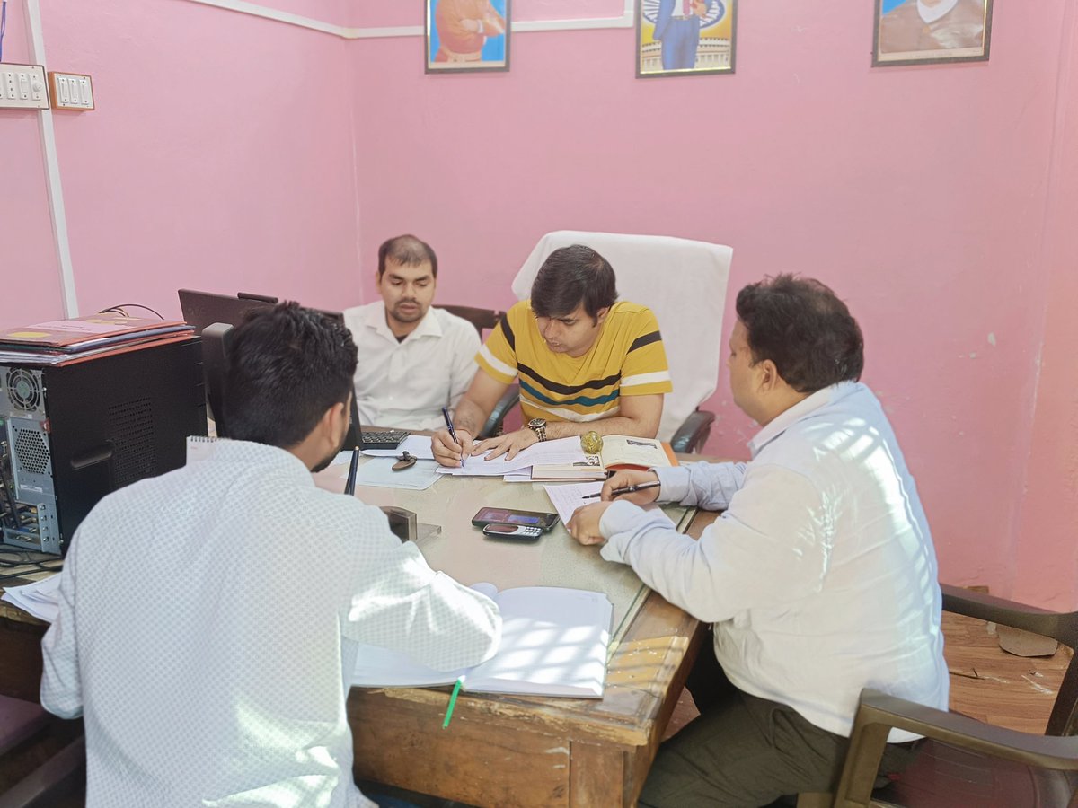 EDDIIVNS's tweet photo. Inspection SDO Office Rajatalab Regarding  Commercial Parameters by EE EDD II VARANASI @ @PuVVNLHQ @puvvnlvaranasi @UPPCLLKO https://t.co/ENISGiFtxg