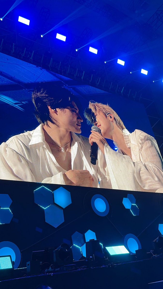 purpleu_'s tweet photo. Dahlah dunia mah emang milik berdua yak🤭😅
#nonim #jaemin #jeno #nctdream #TDS2inJAKARTA #TDS2inJAKARTA_DAY1 #THEDREAMSHOW2_in_JAKARTA #NCTDREAMinJAKARTA #7Dream_in_Indonesia https://t.co/oLIuV8v3NK