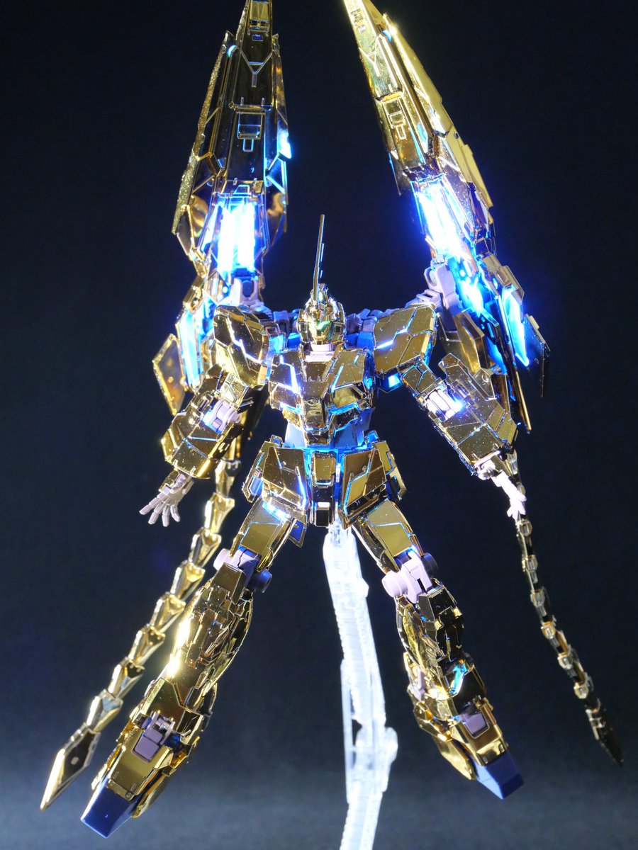 kimamode_043's tweet photo. ナラティブ放送記念の高級ガンプラ😀
不思議ガンダムことフェネクス🤔

とりま、メッキ品には指紋が危険って思いましたまる
撮影上手くなりたい😭

#ナラティブ
#ガンプラ
#ガンプラ好きとつながりたい https://t.co/lWnIbhM5pM